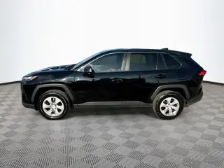Toyota RAV4 2025 LE 4dr SUV