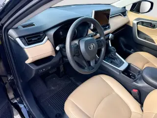 Toyota RAV4 2025 LE 4dr SUV