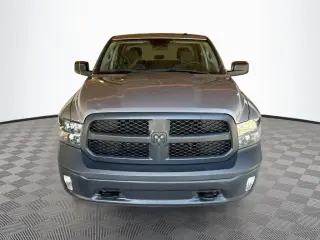 Ram 1500 Classic 2023 4x4 Tradesman 4p Crew Cab 5.5 ft. SB Camioneta