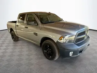 Ram 1500 Classic 2023 4x4 Tradesman 4p Crew Cab 5.5 ft. SB Camioneta