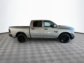Ram 1500 Classic 2023 4x4 Tradesman 4p Crew Cab 5.5 ft. SB Camioneta