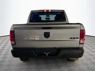 Ram 1500 Classic 2023 4x4 Tradesman 4p Crew Cab 5.5 ft. SB Camioneta