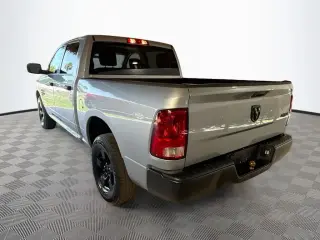 Ram 1500 Classic 2023 4x4 Tradesman 4p Crew Cab 5.5 ft. SB Camioneta