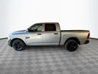 Ram 1500 Classic 2023 4x4 Tradesman 4p Crew Cab 5.5 ft. SB Camioneta