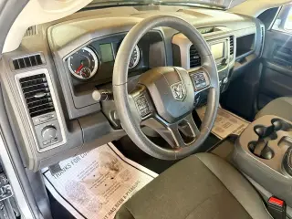 Ram 1500 Classic 2023 4x4 Tradesman 4p Crew Cab 5.5 ft. SB Camioneta