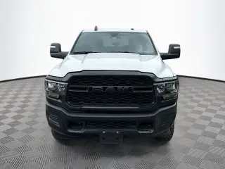 Ram 2500 2024 4x4 Tradesman 4p Puerta de Cabina de Tripulación Completa de 8 pies LB