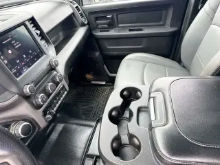 Ram 2500 2024 4x4 Tradesman 4p Puerta de Cabina de Tripulación Completa de 8 pies LB