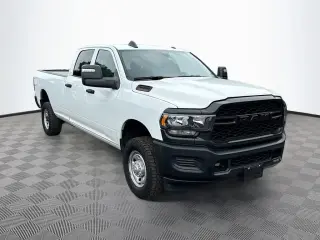 Ram 2500 2024 4x4 Tradesman 4p Puerta de Cabina de Tripulación Completa de 8 pies LB