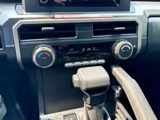 Toyota Tacoma 2024 4x2 SR5 4p Doble Cabina 5.0 ft SB