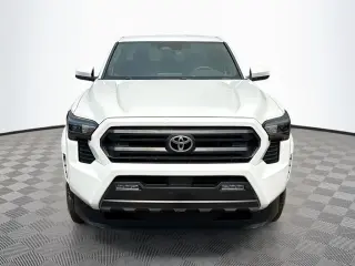 Toyota Tacoma 2024 4x2 SR5 4p Doble Cabina 5.0 ft SB
