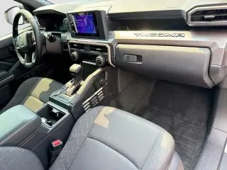 Toyota Tacoma 2024 4x2 SR5 4p Doble Cabina 5.0 ft SB