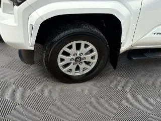 Toyota Tacoma 2024 4x2 SR5 4p Doble Cabina 5.0 ft SB