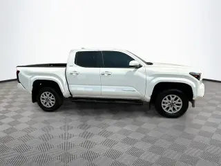 Toyota Tacoma 2024 4x2 SR5 4p Doble Cabina 5.0 ft SB
