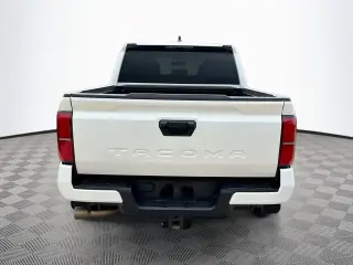Toyota Tacoma 2024 4x2 SR5 4p Doble Cabina 5.0 ft SB