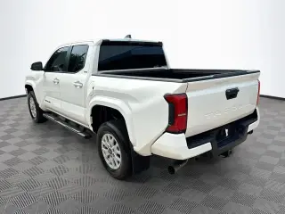 Toyota Tacoma 2024 4x2 SR5 4p Doble Cabina 5.0 ft SB