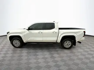 Toyota Tacoma 2024 4x2 SR5 4p Doble Cabina 5.0 ft SB