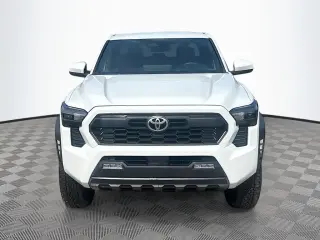 Toyota Tacoma 2024 4x4 SR5 4p Doble Cab 5.0 ft SB