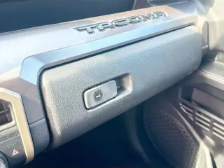 Toyota Tacoma 2024 4x4 SR5 4p Doble Cab 5.0 ft SB