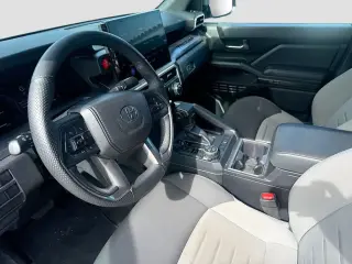 Toyota Tacoma 2024 4x4 SR5 4p Doble Cab 5.0 ft SB