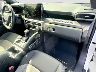 Toyota Tacoma 2024 4x4 SR5 4p Doble Cab 5.0 ft SB