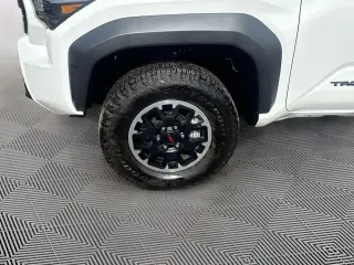 Toyota Tacoma 2024 4x4 SR5 4p Doble Cab 5.0 ft SB