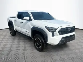 Toyota Tacoma 2024 4x4 SR5 4p Doble Cab 5.0 ft SB