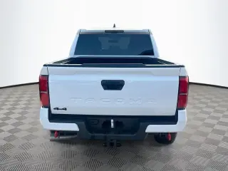 Toyota Tacoma 2024 4x4 SR5 4p Doble Cab 5.0 ft SB