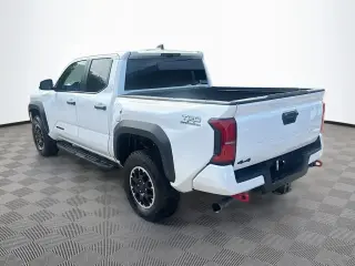 Toyota Tacoma 2024 4x4 SR5 4p Doble Cab 5.0 ft SB