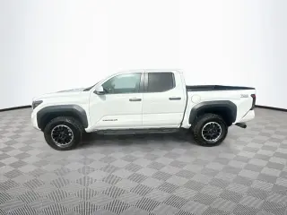 Toyota Tacoma 2024 4x4 SR5 4p Doble Cab 5.0 ft SB