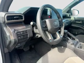 Toyota Tacoma 2024 4x4 SR5 4p Doble Cab 5.0 ft SB