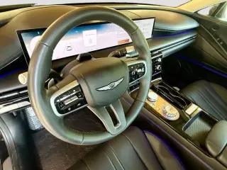 Genesis G80 2025 AWD 2.5T 4p Sedan