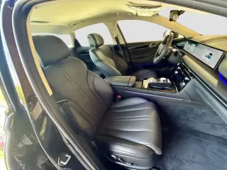 Genesis G80 2025 AWD 2.5T 4p Sedan