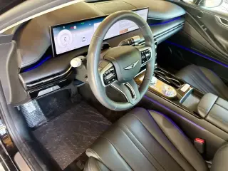 Genesis G80 2025 AWD 2.5T 4p Sedan