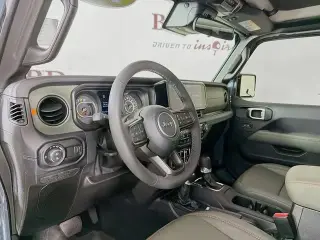 Jeep Gladiator 2025 4x4 Mojave 4p Cabina Crew 5.0 ft. CB