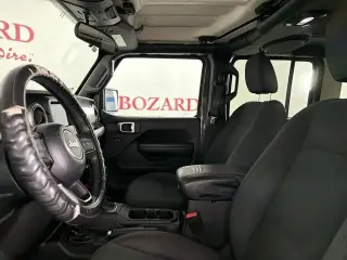 Jeep Wrangler Unlimited 2018 4x4 Sport 4dr SUV (lanzamiento a mitad de año)