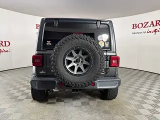 Jeep Wrangler Unlimited 2018 4x4 Sport 4dr SUV (lanzamiento a mitad de año)