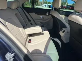 Mercedes-Benz Clase C 2021 C 300 Sedan de 4 puertas