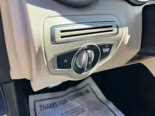 Mercedes-Benz Clase C 2021 C 300 Sedan de 4 puertas