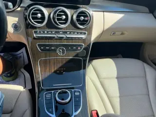 Mercedes-Benz Clase C 2021 C 300 Sedan de 4 puertas
