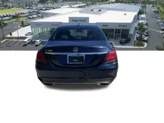 Mercedes-Benz Clase C 2021 C 300 Sedan de 4 puertas