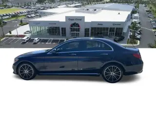 Mercedes-Benz Clase C 2021 C 300 Sedan de 4 puertas