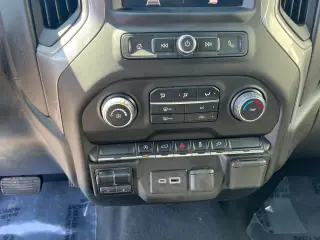 Chevrolet Silverado 1500 2021 4x4 Custom 4p Crew Cab 5.8 ft. SB
