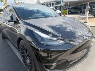Tesla Model Y 2023 AWD Performance 4dr Crossover