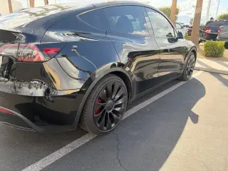 Tesla Model Y 2023 AWD Performance 4dr Crossover