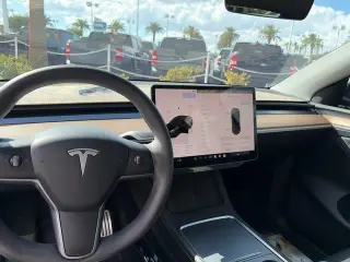 Tesla Model Y 2023 AWD Performance 4dr Crossover