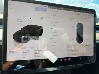 Tesla Model Y 2023 AWD Performance 4dr Crossover