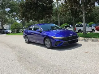 Hyundai ELANTRA 2024 SEL 4p Sedan