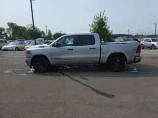 Ram 1500 2025 4x4 Lone Star 4p. Cabina Estándar 5.6 ft. SB Camioneta