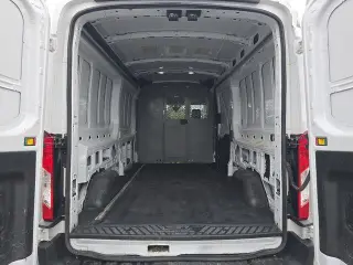 Ford Transit 2023 250 3dr SWB Camioneta de carga con techo medio