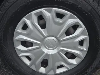 Ford Transit 2023 250 3dr SWB Camioneta de carga con techo medio